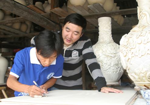 国家级非物质文化传承人王炎生先生参与景赐坊浮雕系列产品研发